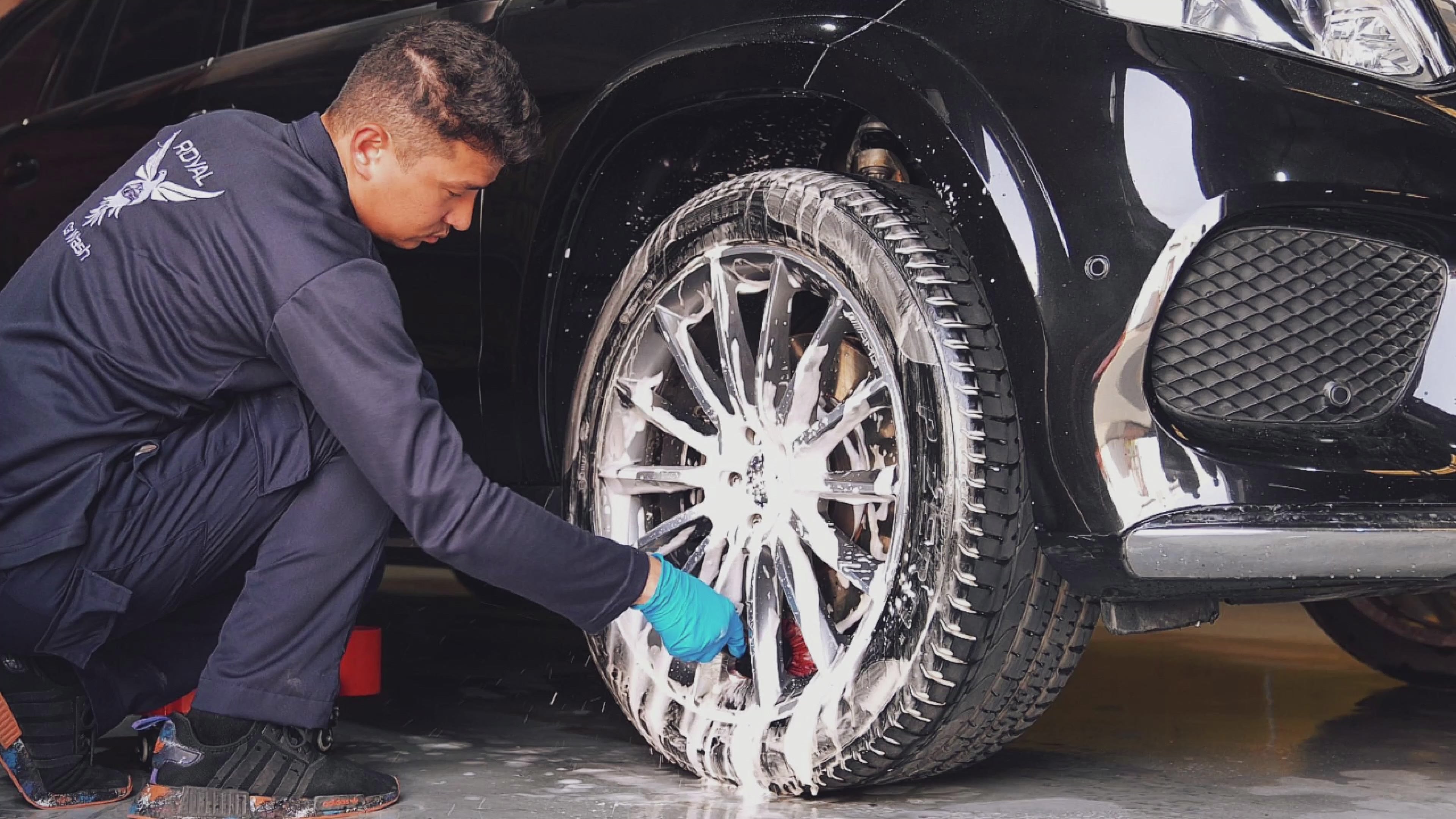 Load video: car detailing dubai